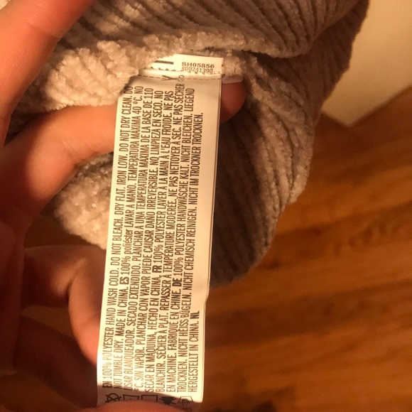 Forever 21 cream v neck cozy sweater - Picture 6 of 6